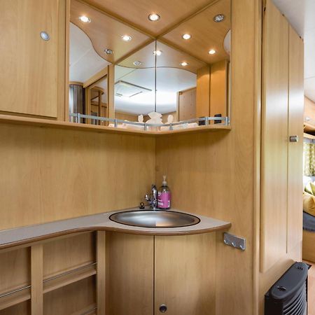 Cosy Caravan On Luxury Campsite Hulme End Luaran gambar